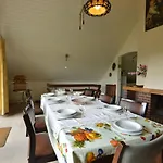 Dağ evi Inviting In The Woods In Ovifat *