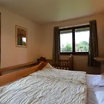 Dağ evi Inviting In The Woods In Ovifat