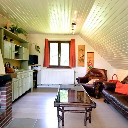 Inviting In The Woods In Ovifat Chalé